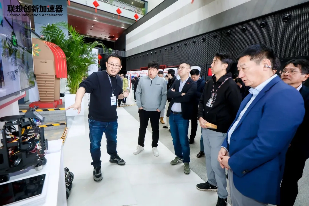 今年会亮相联想创新加速器开放日，以消费级物理AI大脑平台助推家用机器人产业生态化 